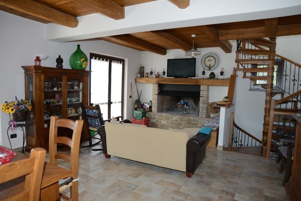 Colle Delle Meraviglie Fratticciola Selvatica Luaran gambar